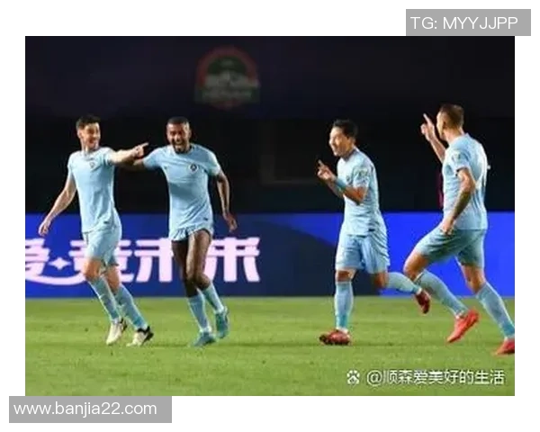 狼足球俱乐部球星引领新潮流助力球队冲击联赛冠军